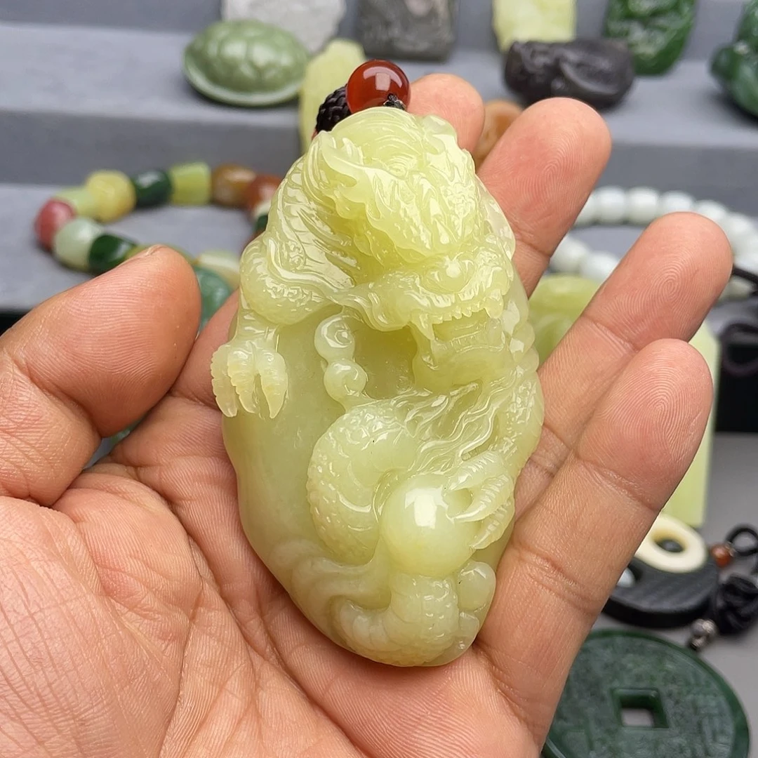 堆***人和田玉未镶嵌颈饰