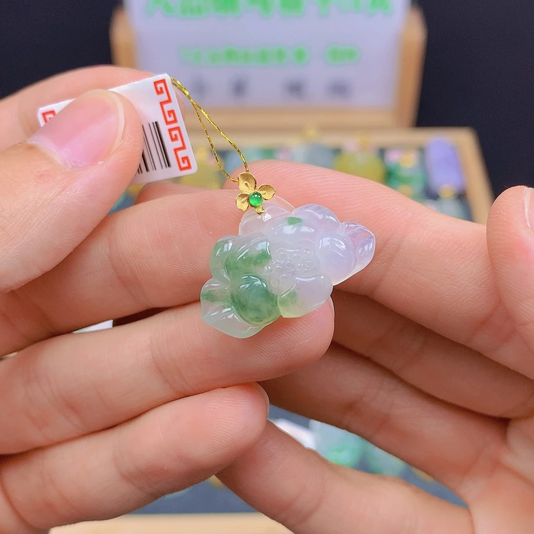 翡翠18K金镶嵌颈饰翡翠