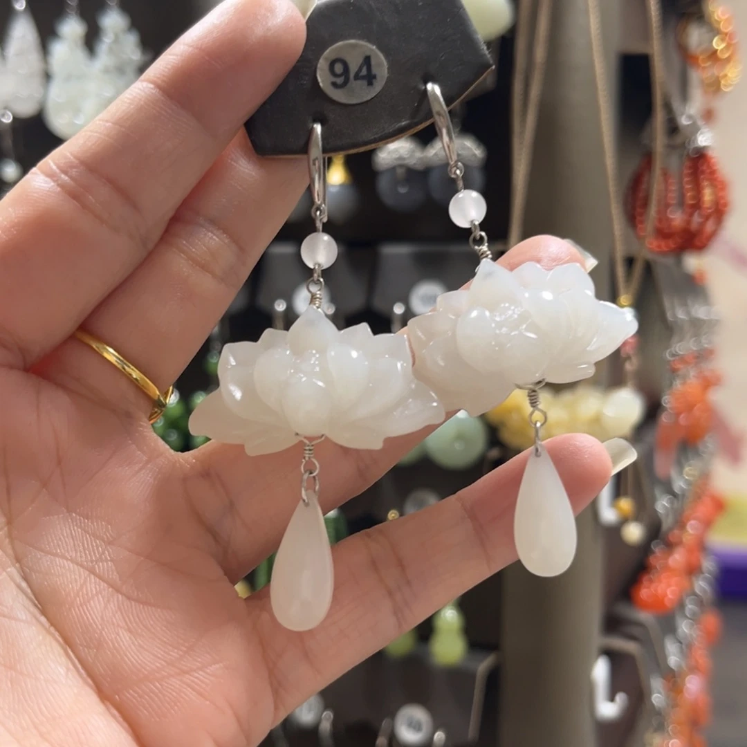 花***上和田玉银S925镶嵌耳饰