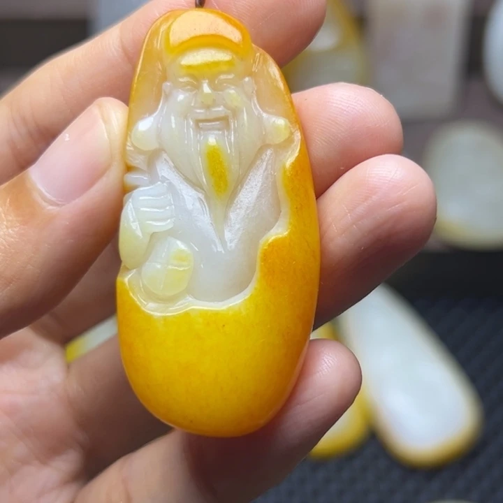 皓****颈饰未镶嵌和田玉