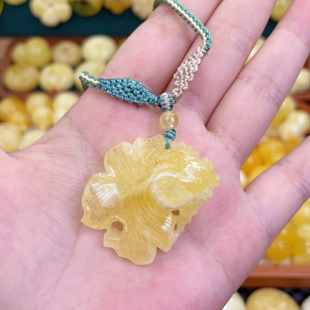 未镶嵌吊坠(赠链)蜜蜡