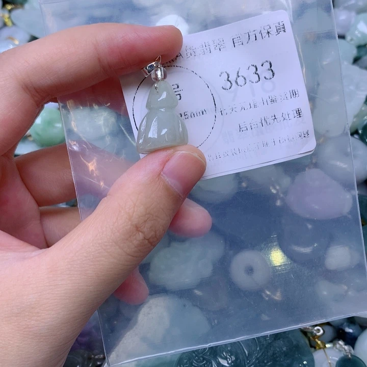 吊坠(不含链)未镶嵌翡翠
