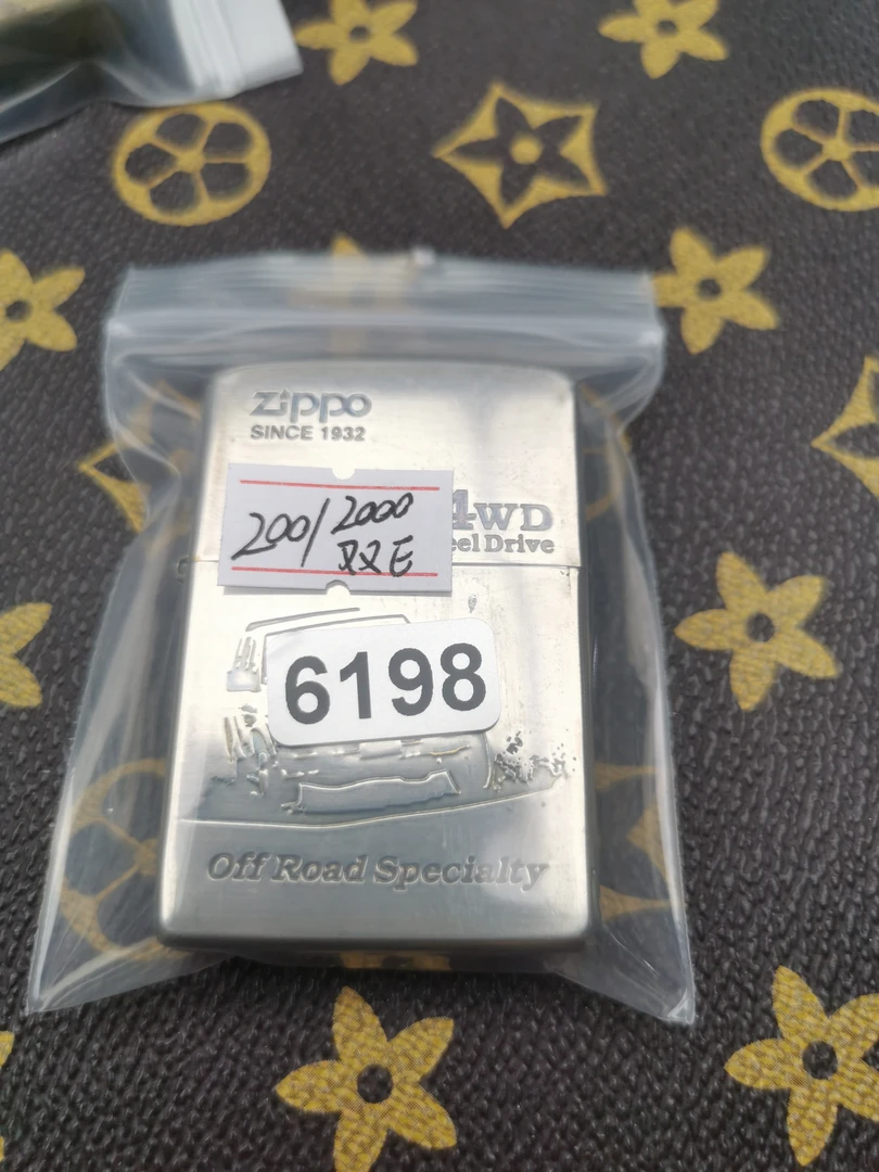 Zippo打火机回血2000双镀银蚀刻车-6198