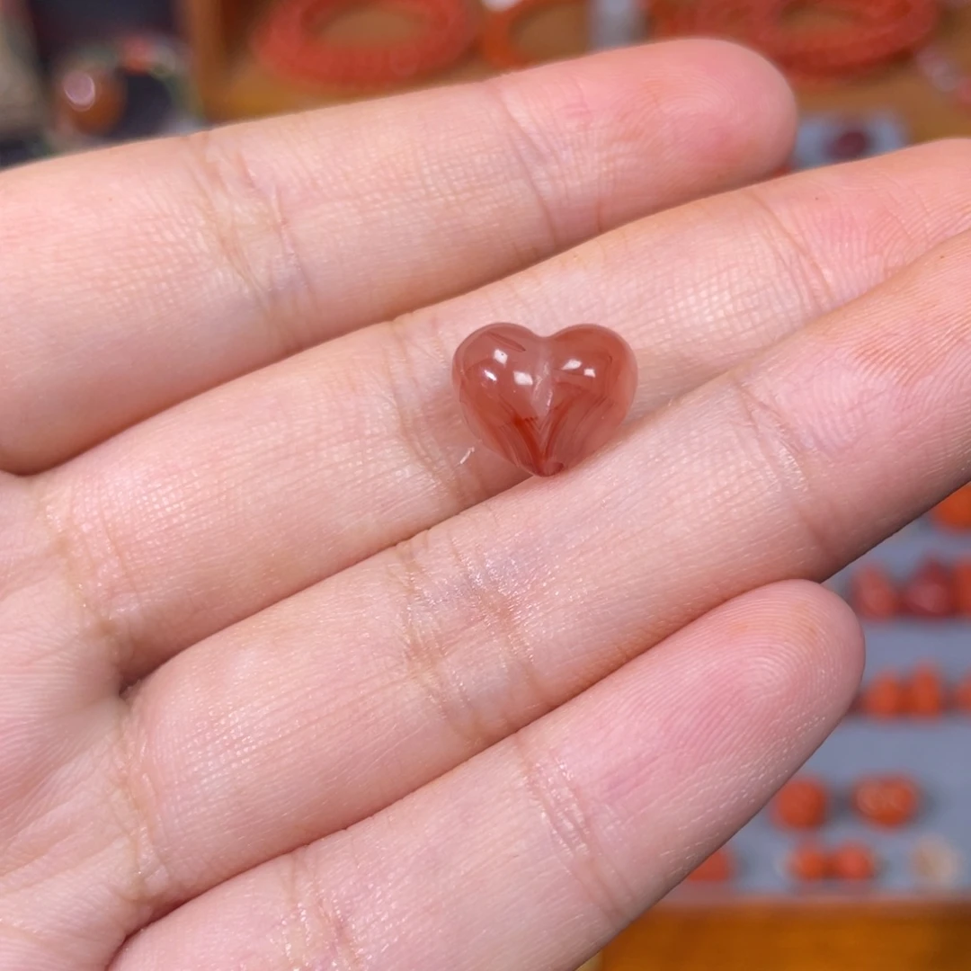 南红玛瑙未镶嵌屁桃心