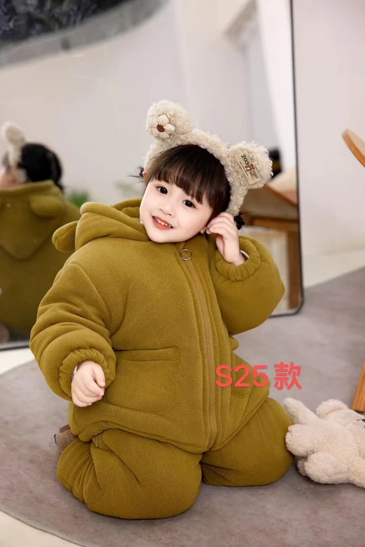 你们期待已久的小熊耳朵中厚连帽加绒套装已上线