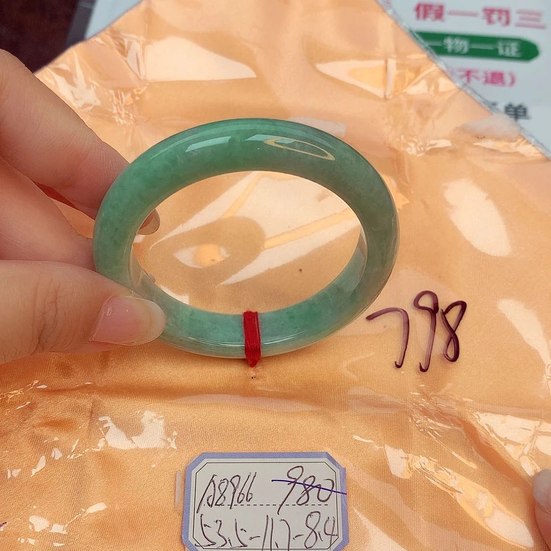 翡翠手镯未镶嵌缅甸翡翠