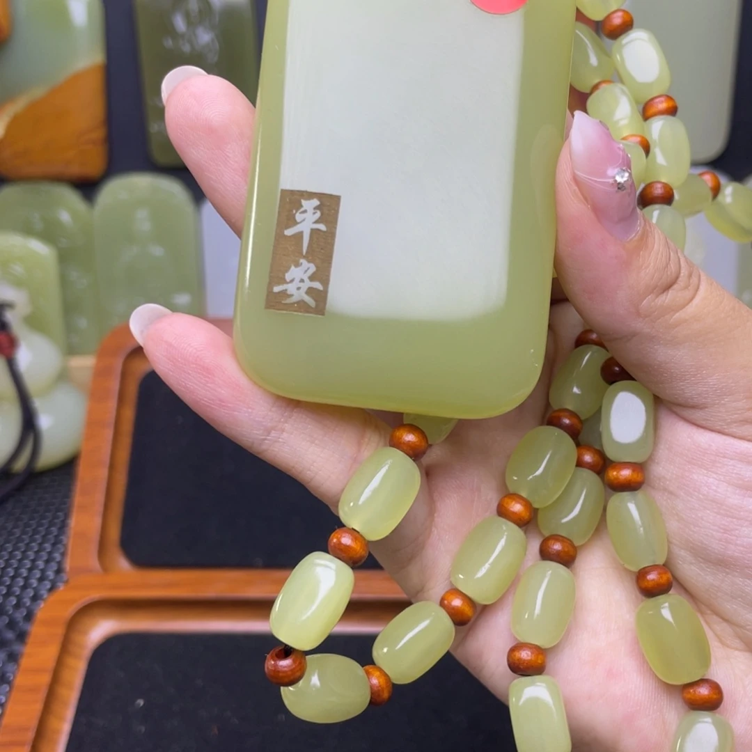 白*昆仑山料无事牌吊坠
