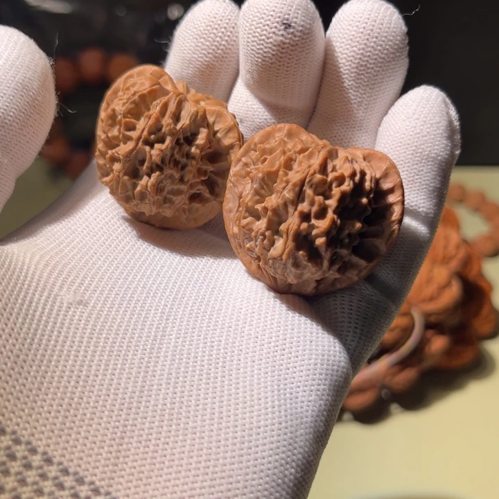 手串文玩核桃……40