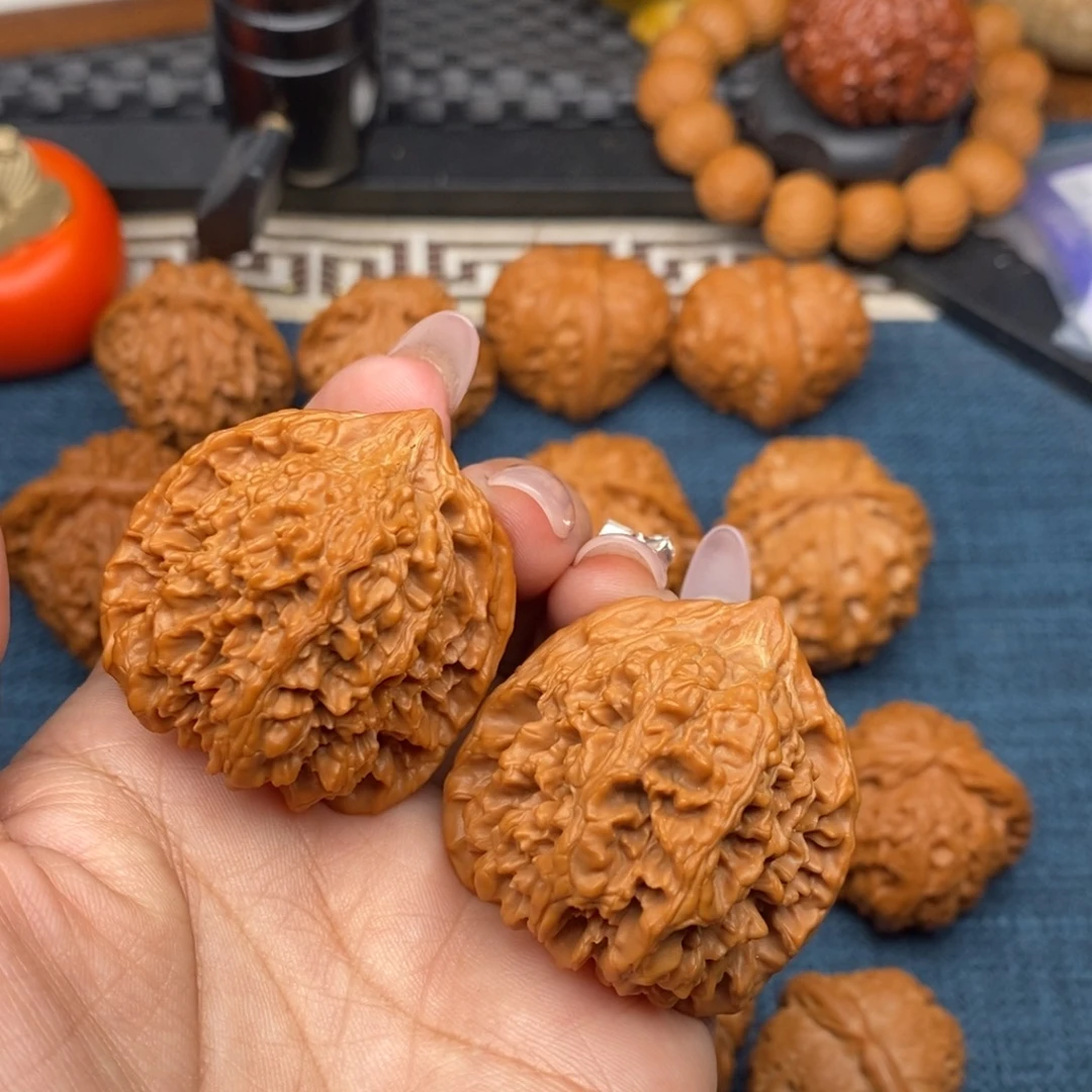 石***司文玩核桃把件全品满天星39尺