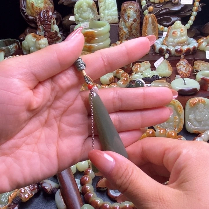 未镶嵌岫岩老玉（透闪石质玉）挂件