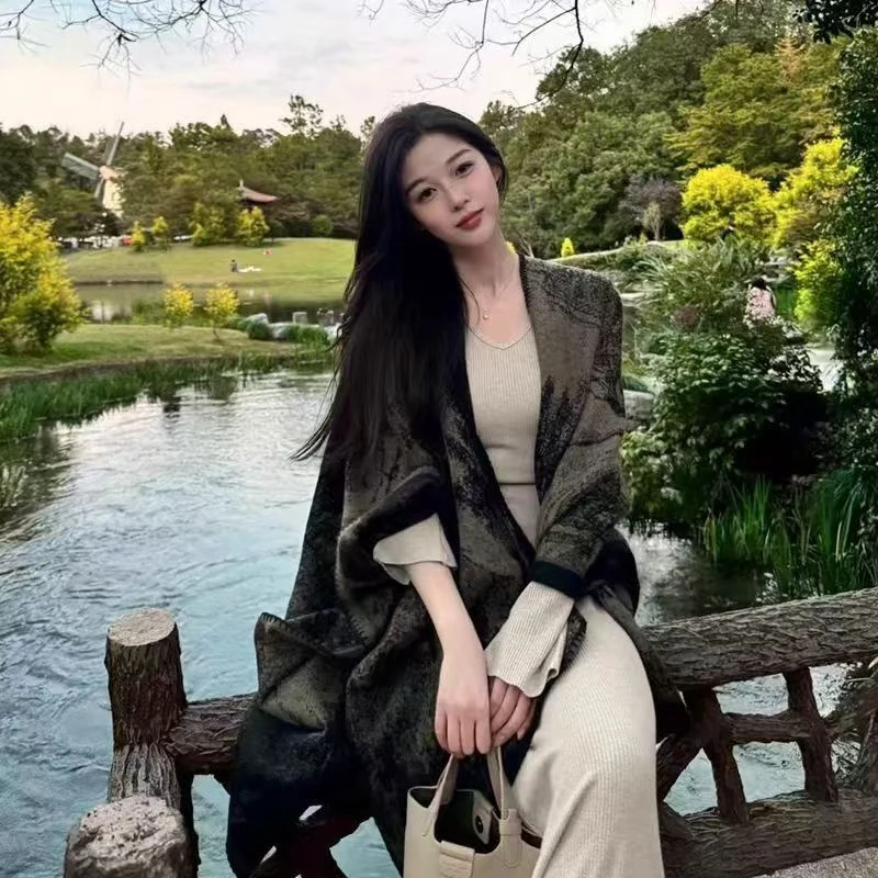 秋冬民族风披肩仿羊绒针织围巾川西云南旅游穿搭拍照开叉斗篷外搭