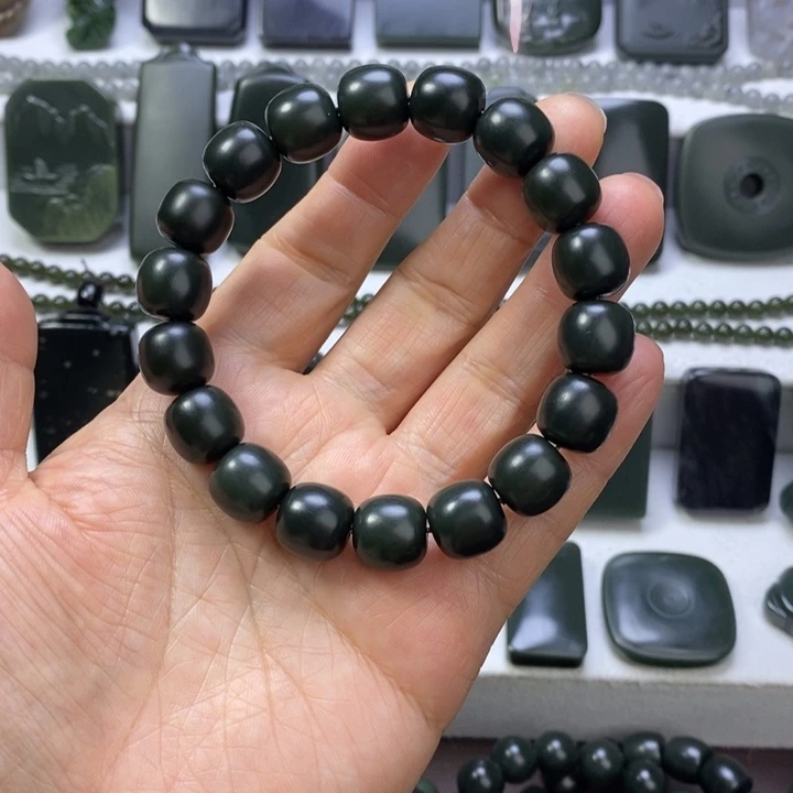 和田玉（青玉）未镶嵌珠宝奇石