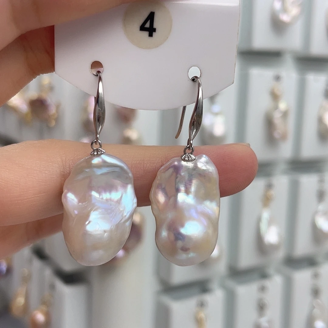 金***摇淡水珍珠未镶嵌颈饰