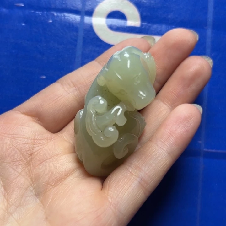 侯***师未镶嵌和田玉挂件