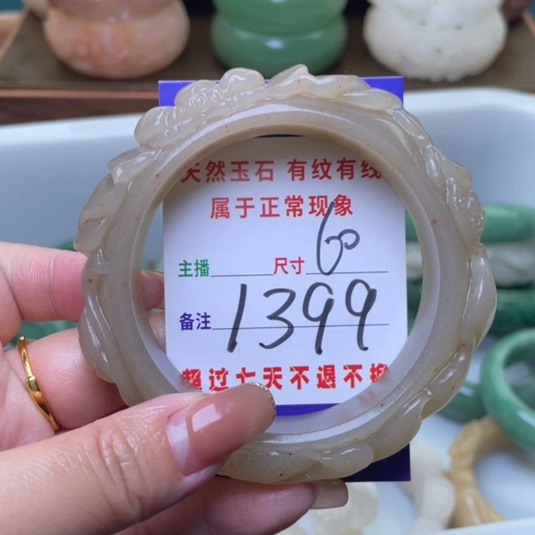 【闪购商品】未镶嵌手镯（圆镯）石英质玉