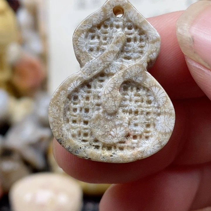 颈饰未镶嵌硅化珊瑚（珊瑚玉）小