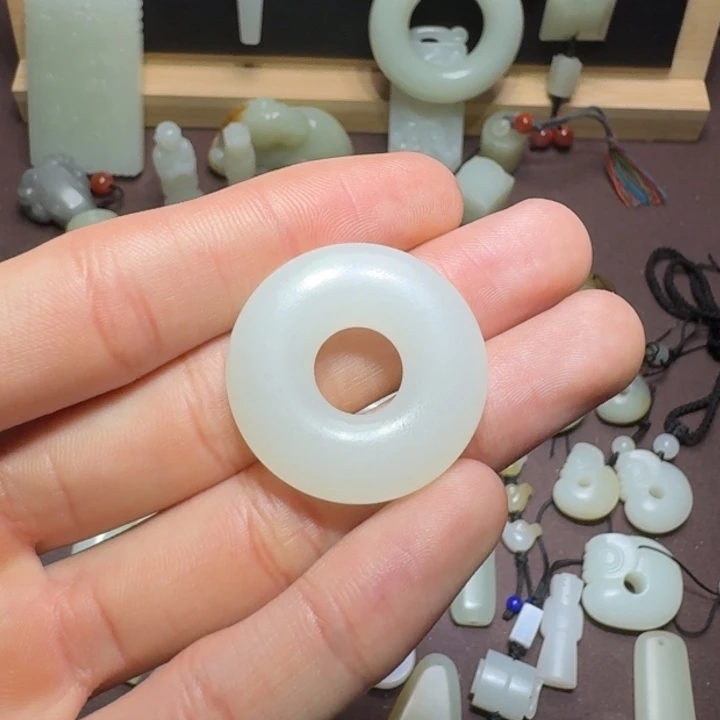 和田玉颈饰未镶嵌云*