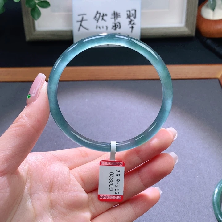 翡翠手镯未镶嵌天然翡翠手镯