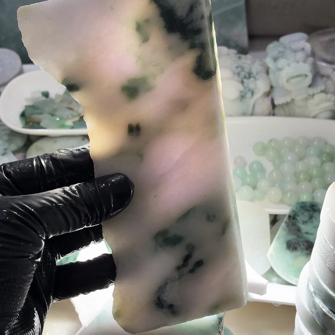 翡翠未镶嵌颈饰边角料