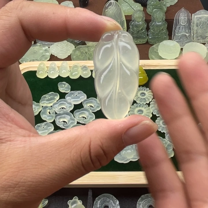 未镶嵌蛇纹石玉颈饰