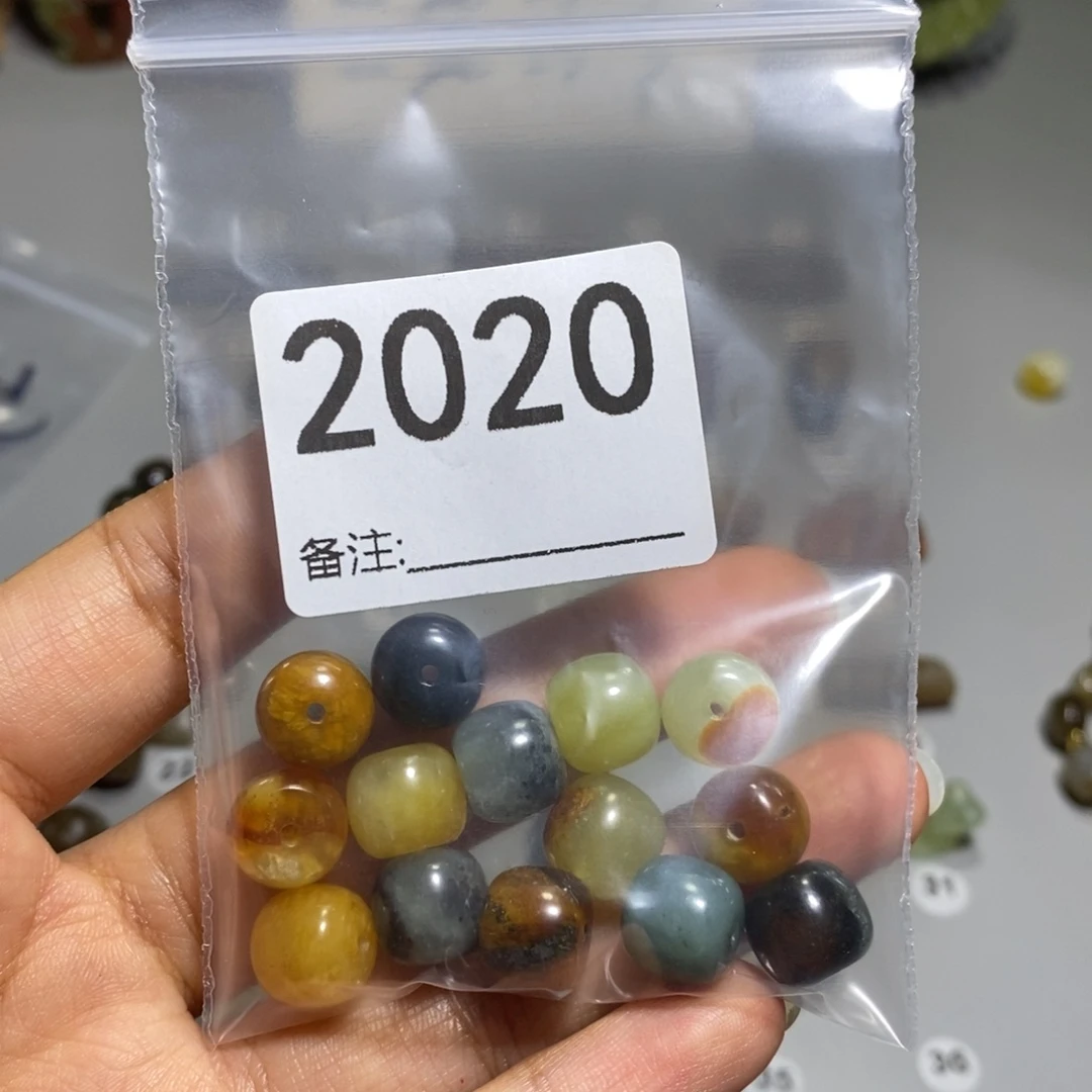 颈饰未镶嵌岫岩河磨玉（透闪石质玉）木*花