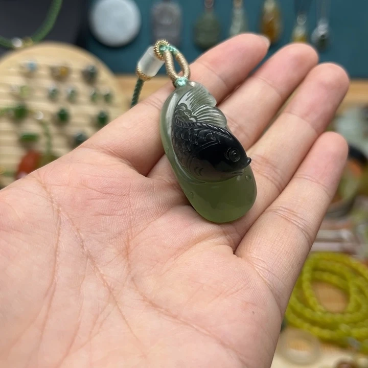 未镶嵌蛇纹石玉颈饰