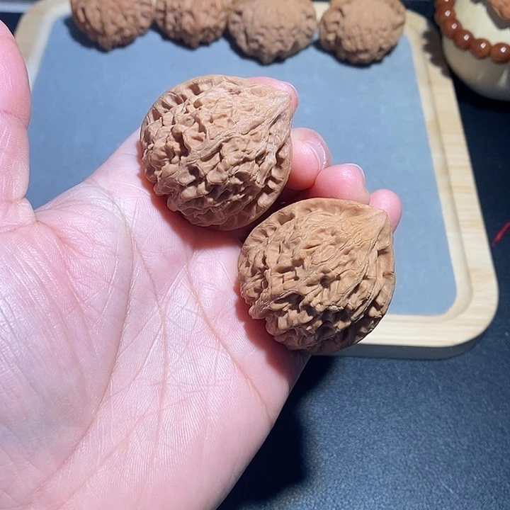 文玩核桃吊坠金牛