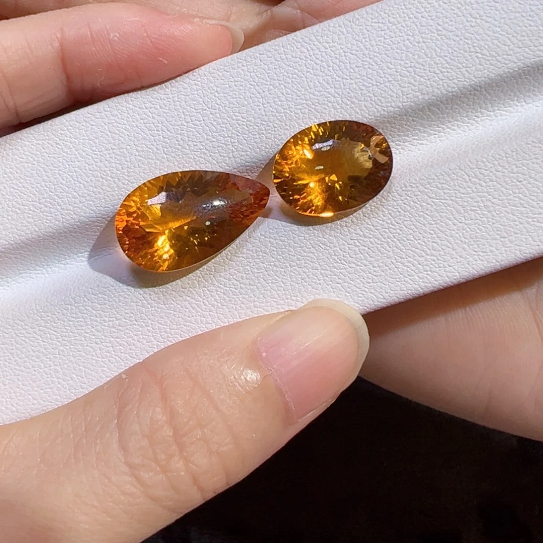 慕***岚未镶嵌珠宝半成品黄晶16.6ct两颗