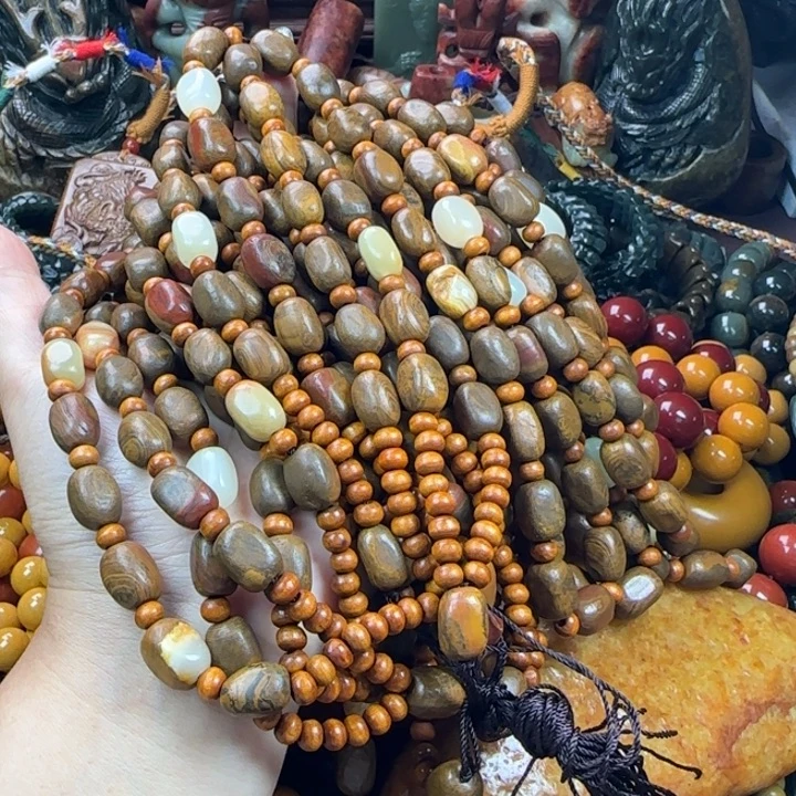 透闪石质玉未镶嵌珠宝奇石