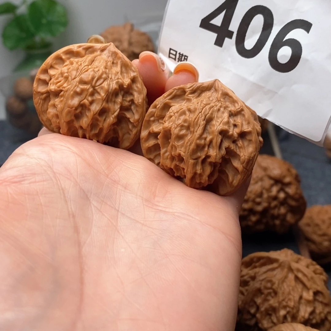 文玩核桃吊坠信****。40三棱406