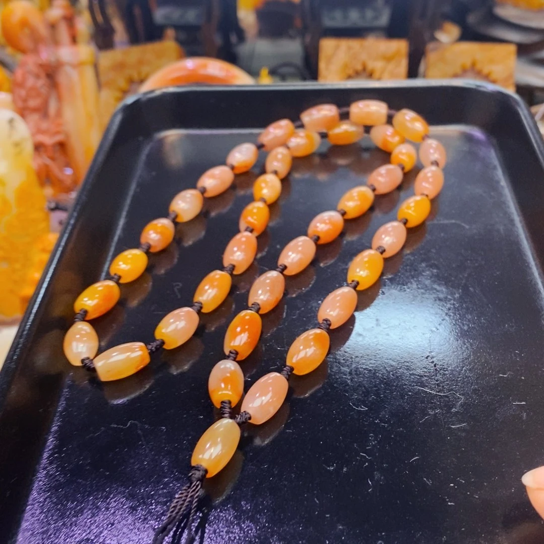 未镶嵌石英质玉（黄龙玉）颈饰