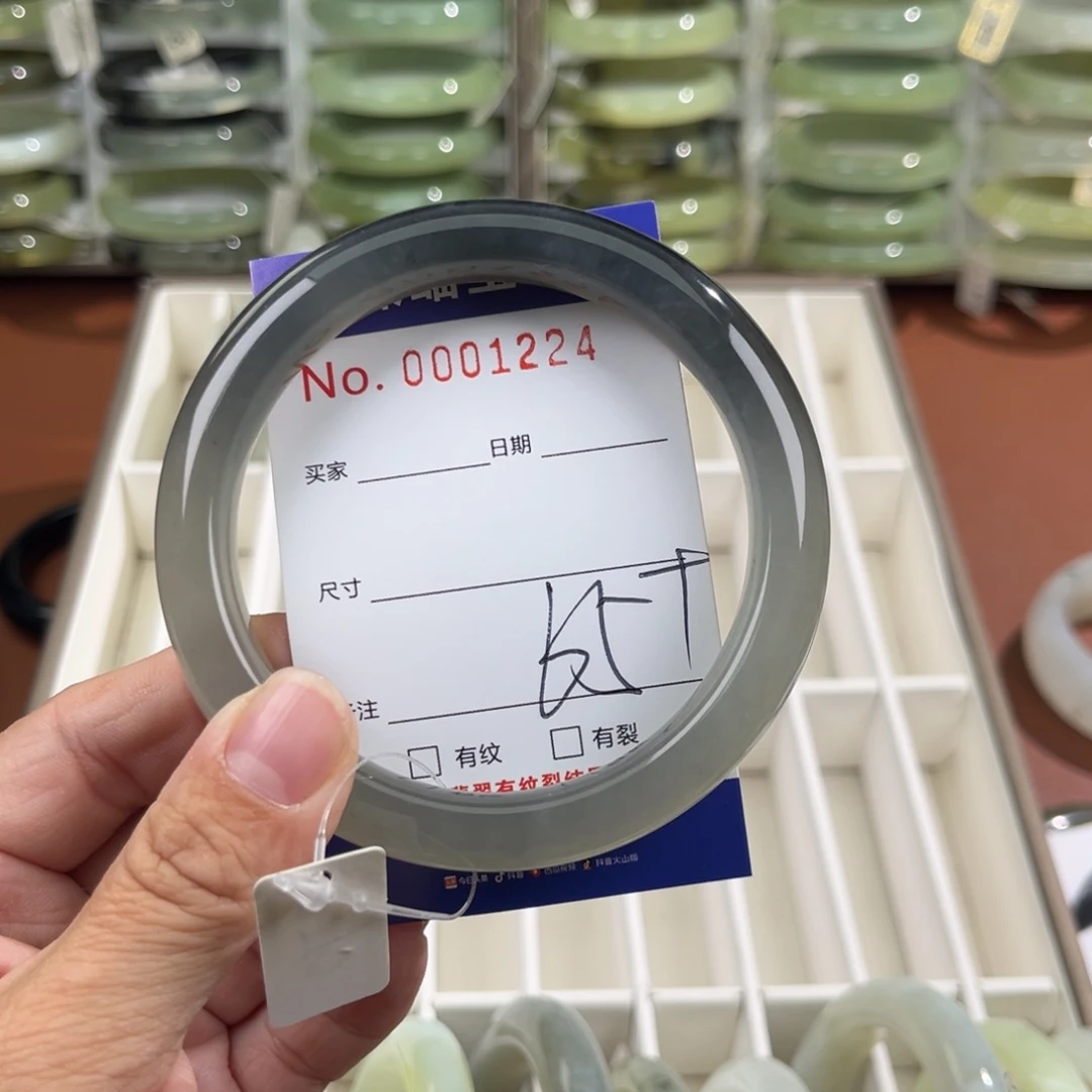 未镶嵌蛇纹石玉手镯L***a