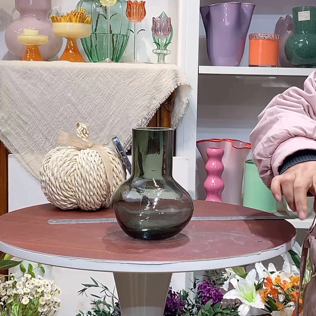 原色口5高17厚重花瓶