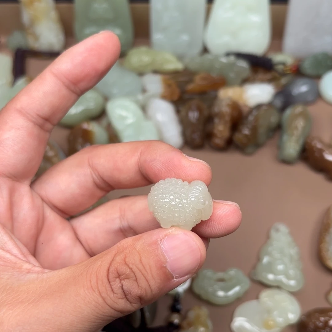 和田玉未镶嵌颈饰花**傷