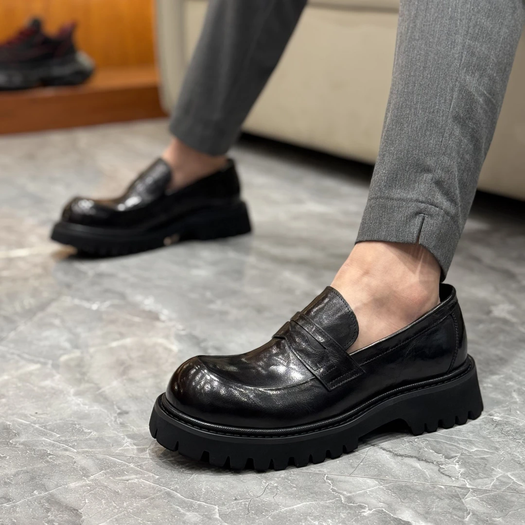 2025春夏新款时尚百搭潮流轻奢高端舒适软底休闲男鞋（偏大一码）