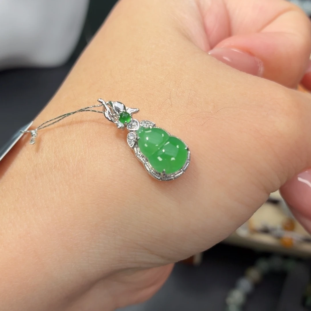 翡翠18K金镶嵌颈饰