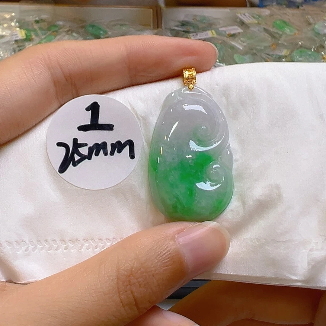 翡翠18K金镶嵌颈饰翡翠