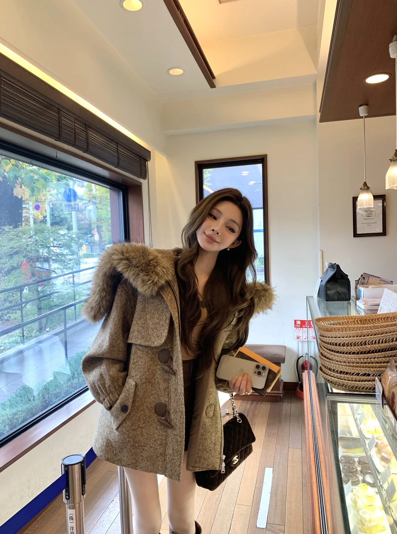 Momoshero【slavic中世纪半岛】矜贵"大翅膀" 貉子毛领羽绒外套