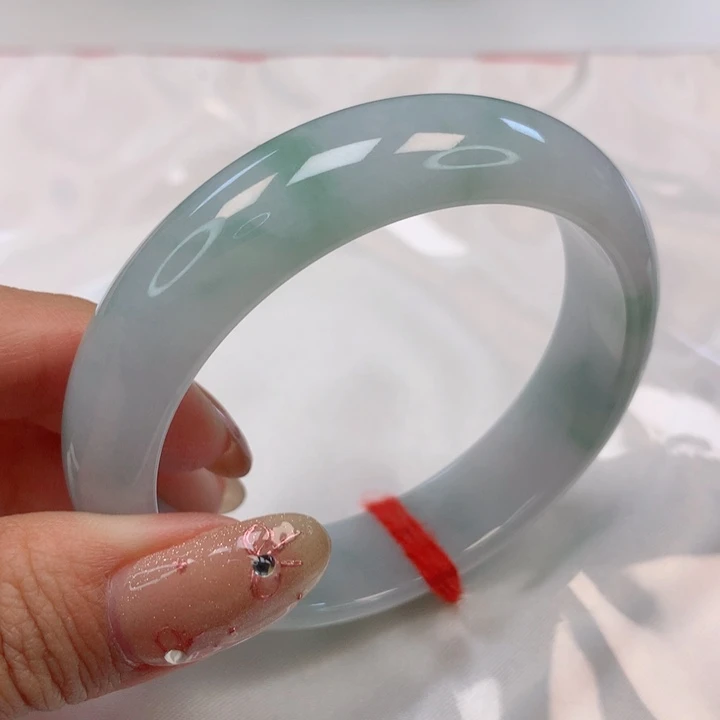 翡翠手镯未镶嵌52圈