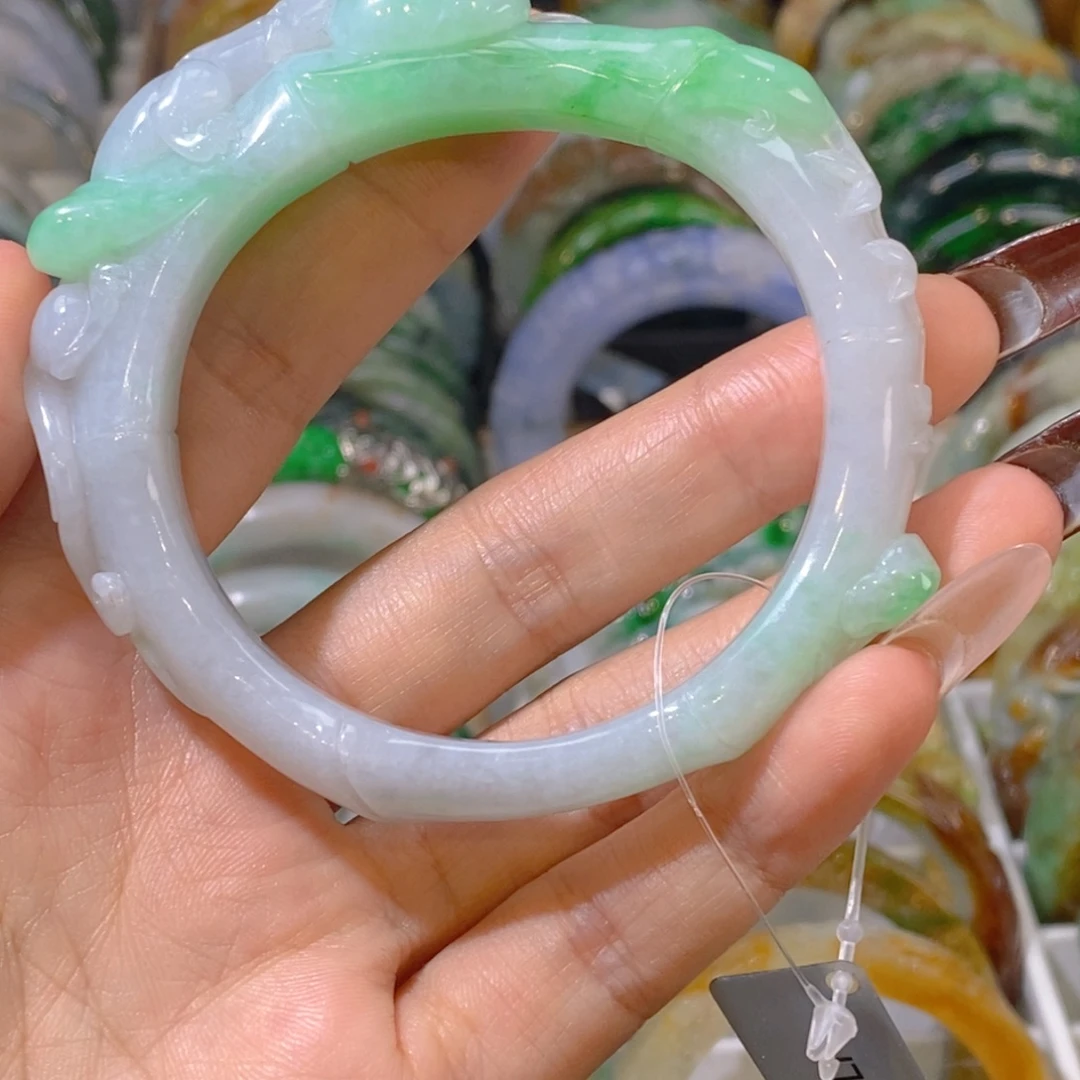 涂***飒定制翡翠未镶嵌不退不换