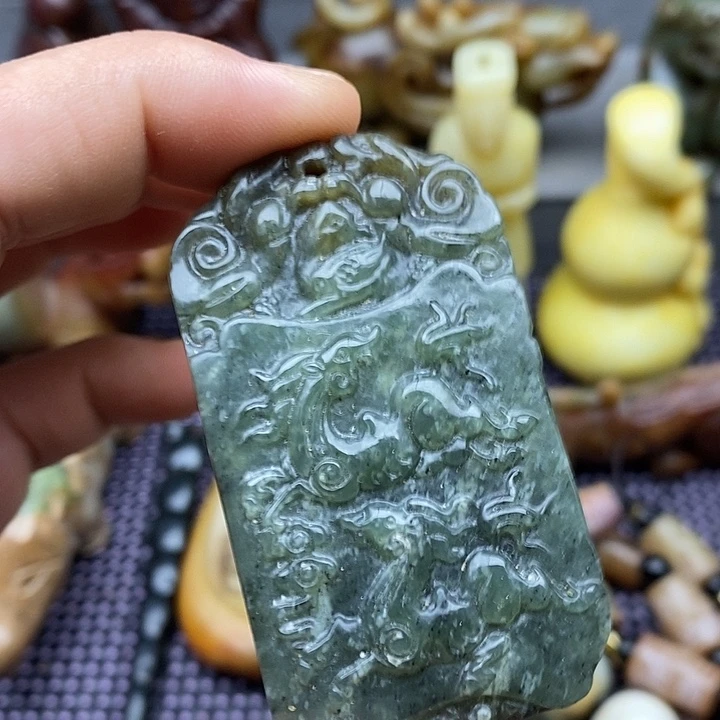 未镶嵌蛇纹石玉颈饰