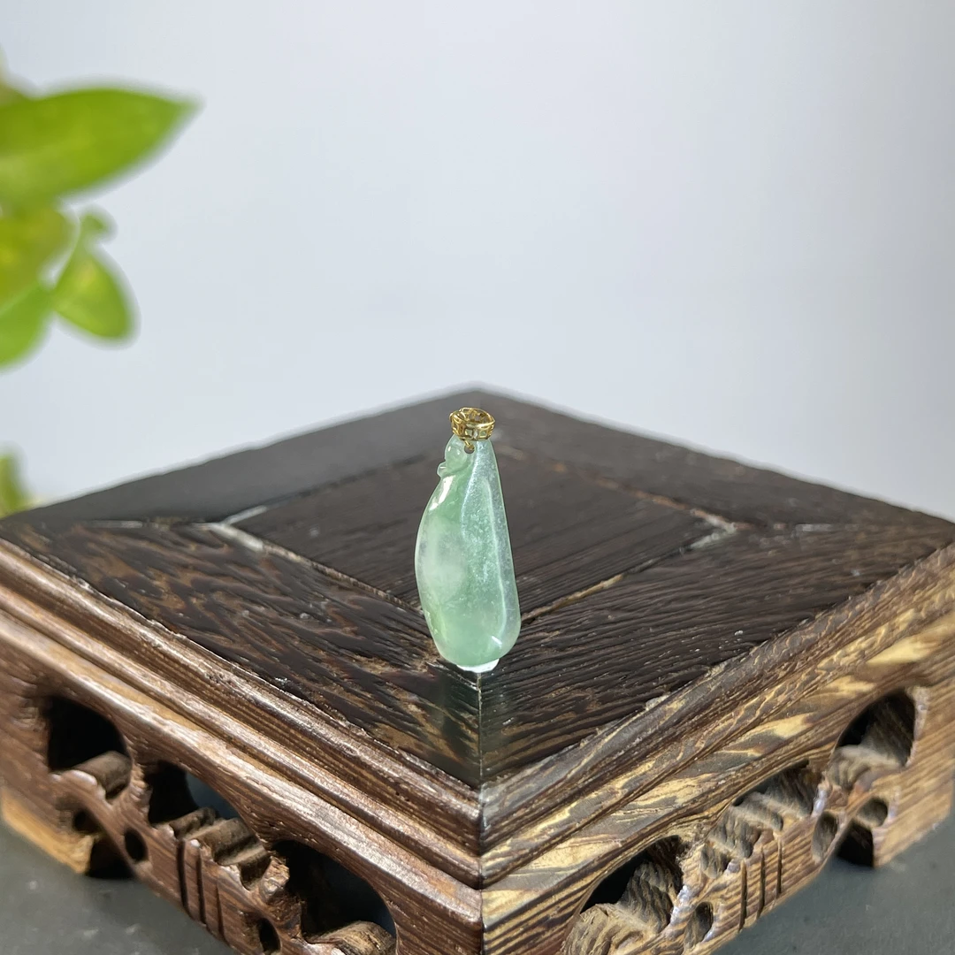 JXB11-07 天然翡翠缅甸A货 18K扣头福瓜