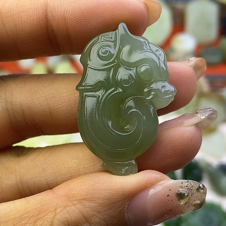 和田玉未镶嵌颈饰双龙吊坠