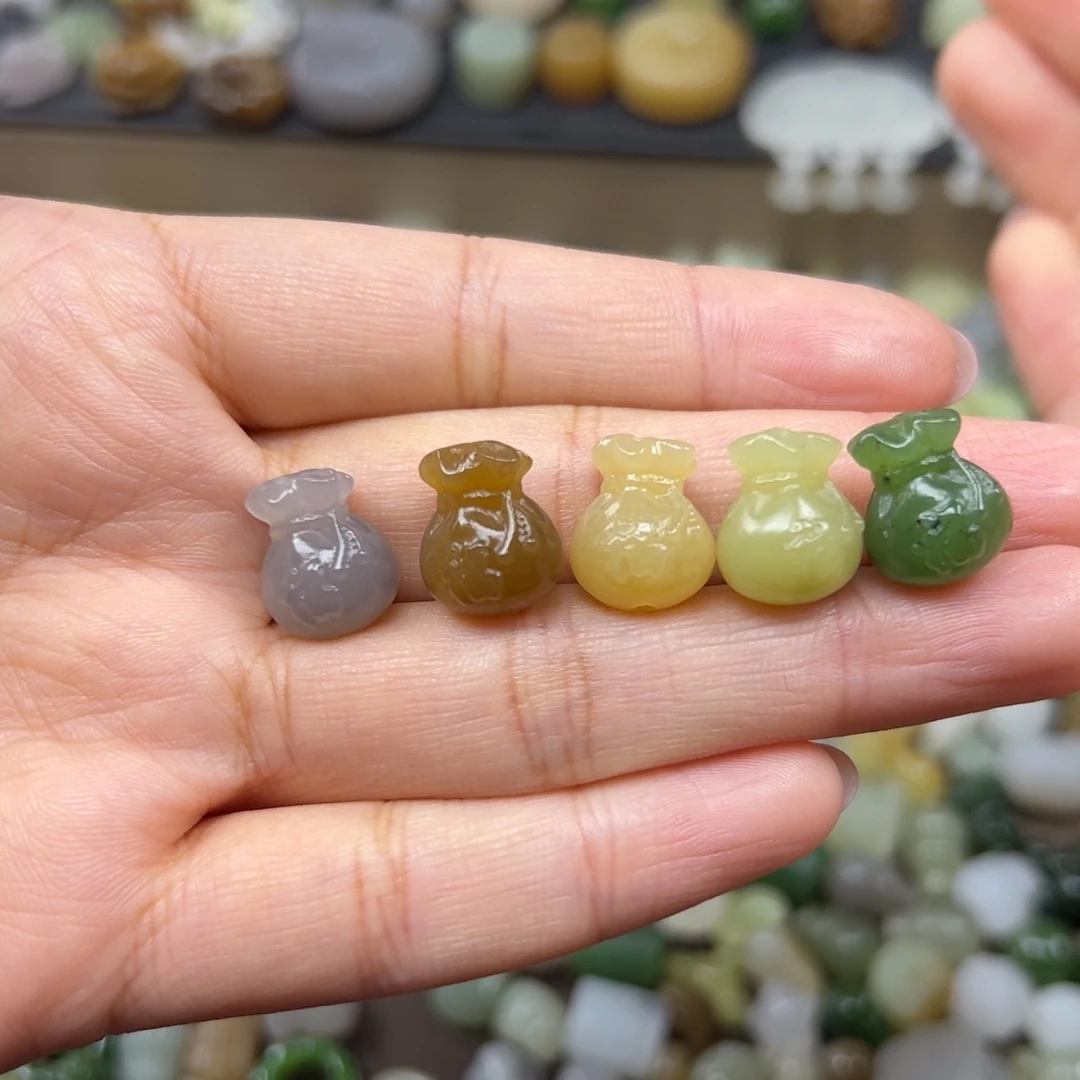 和田玉未镶嵌颈饰128一个多样性发其一