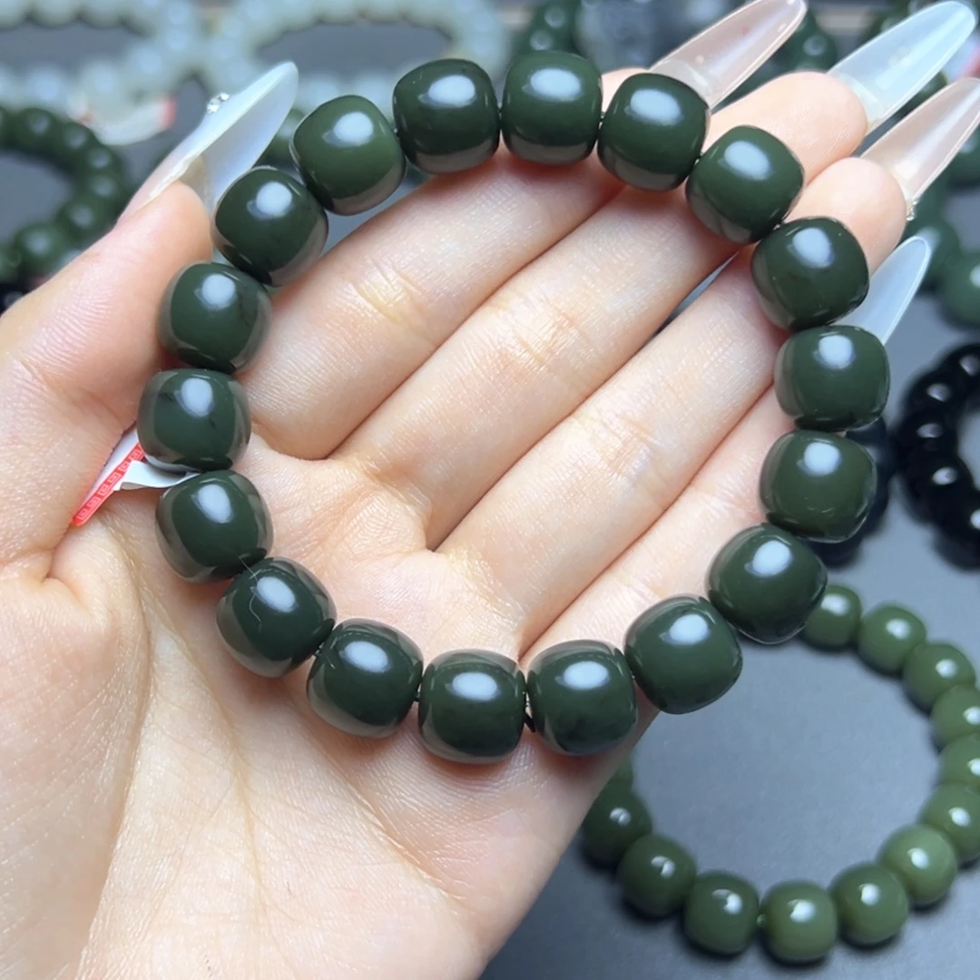 静***默和田玉未镶嵌手串沙枣青军绿色12