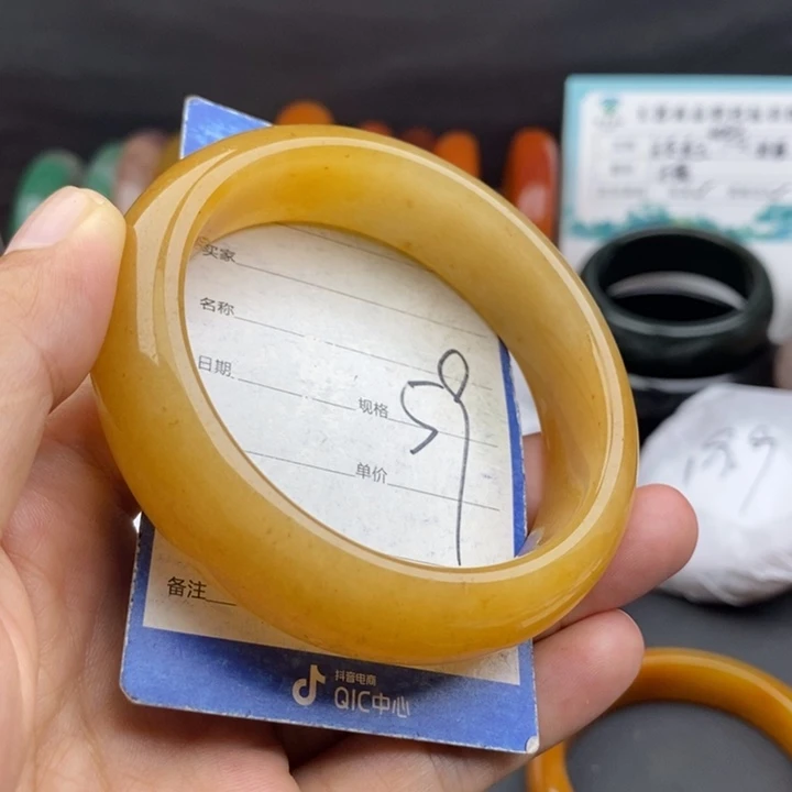 未镶嵌手镯石英质玉