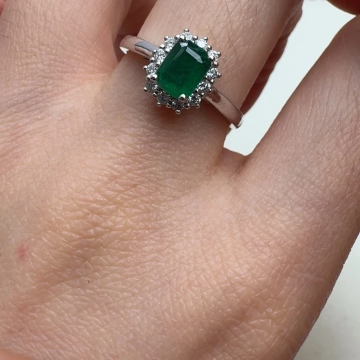 祖母绿戒指未镶嵌