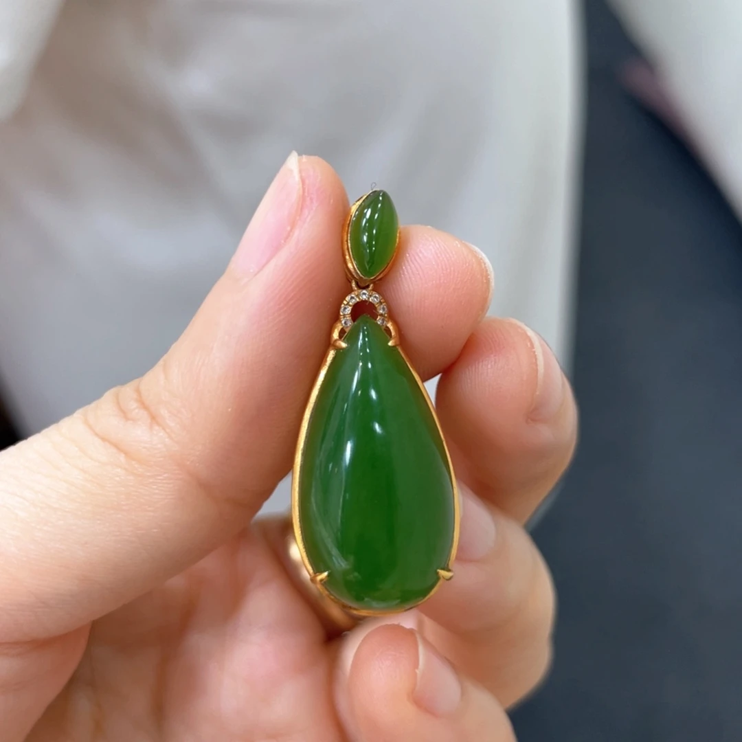和田玉18K金镶嵌颈饰