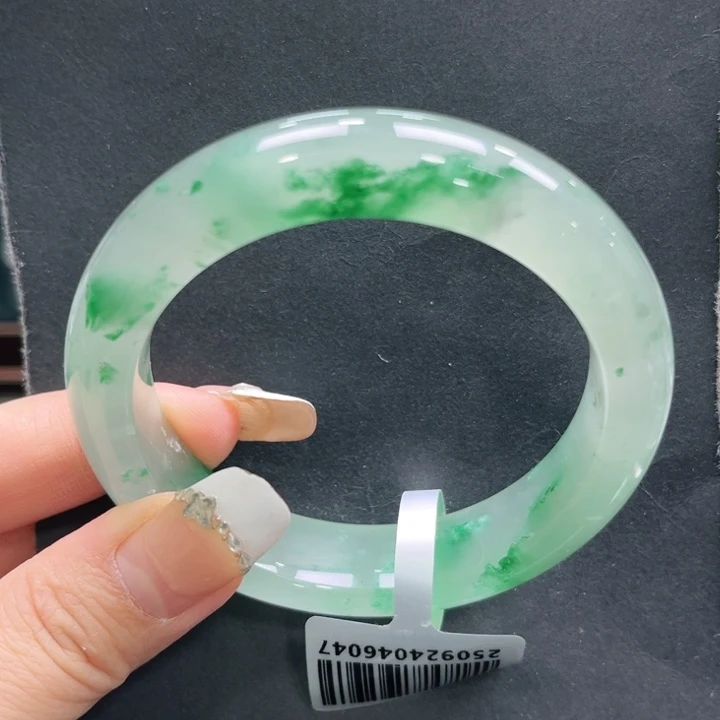 石英质玉（非洲翠）未镶嵌手镯