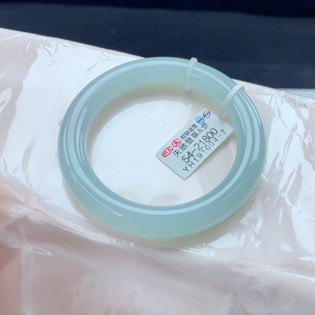 翡翠手镯未镶嵌天然翡翠
